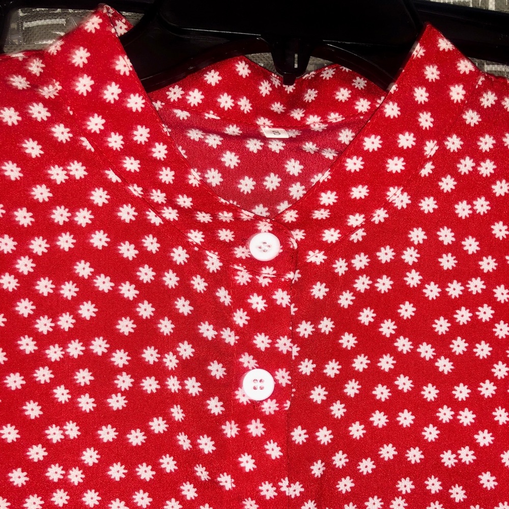 Floral Blouse 🌹🤍❤️ - Picture 3 of 14